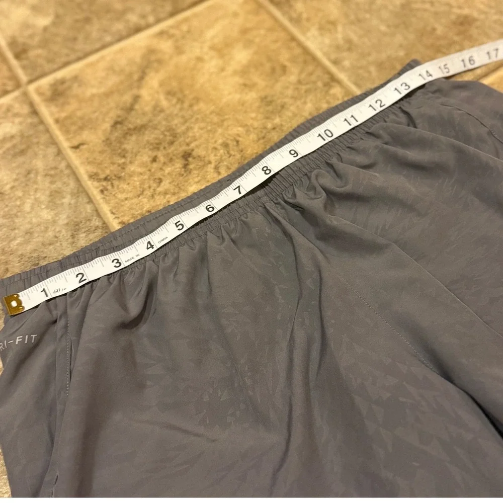 Nike Dri-FIT Womens‎ Medium Grey Geometric Running Shorts Mesh Panels Liner